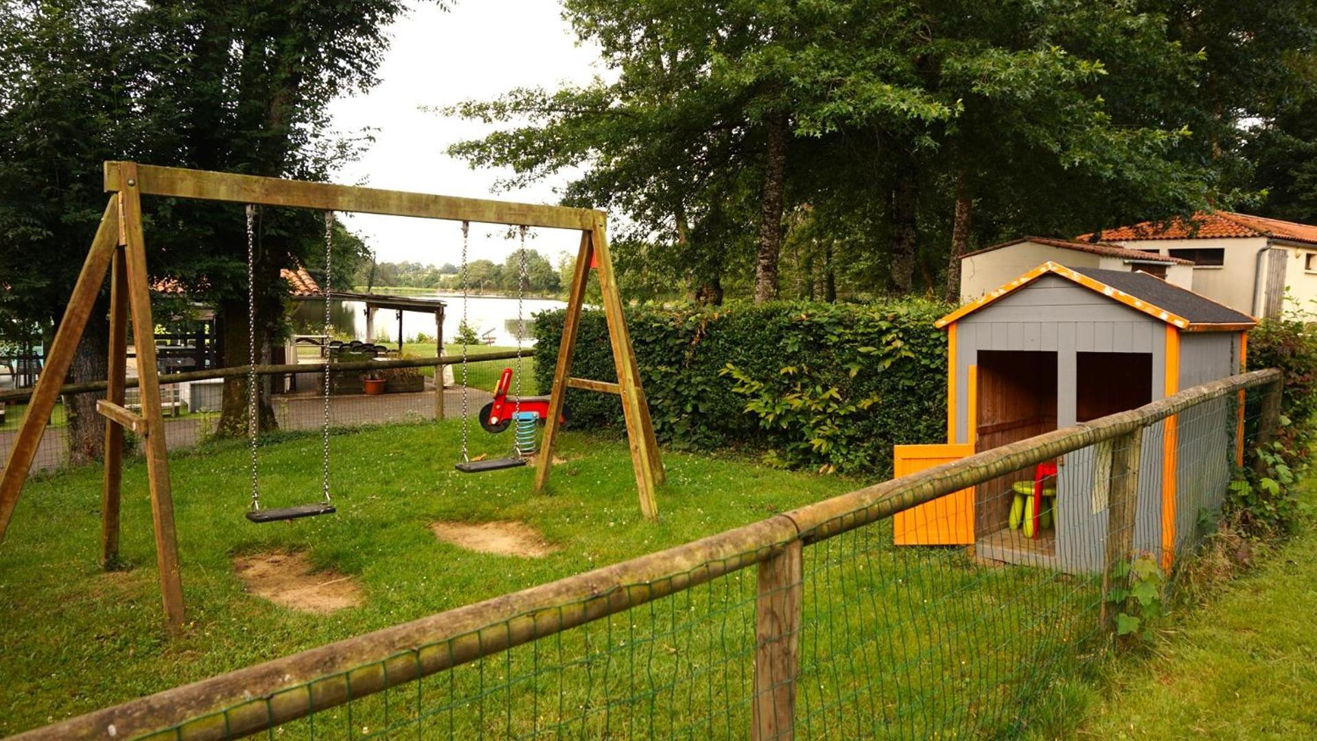 Camping L'Etruyere La Tardiere Extérieur photo